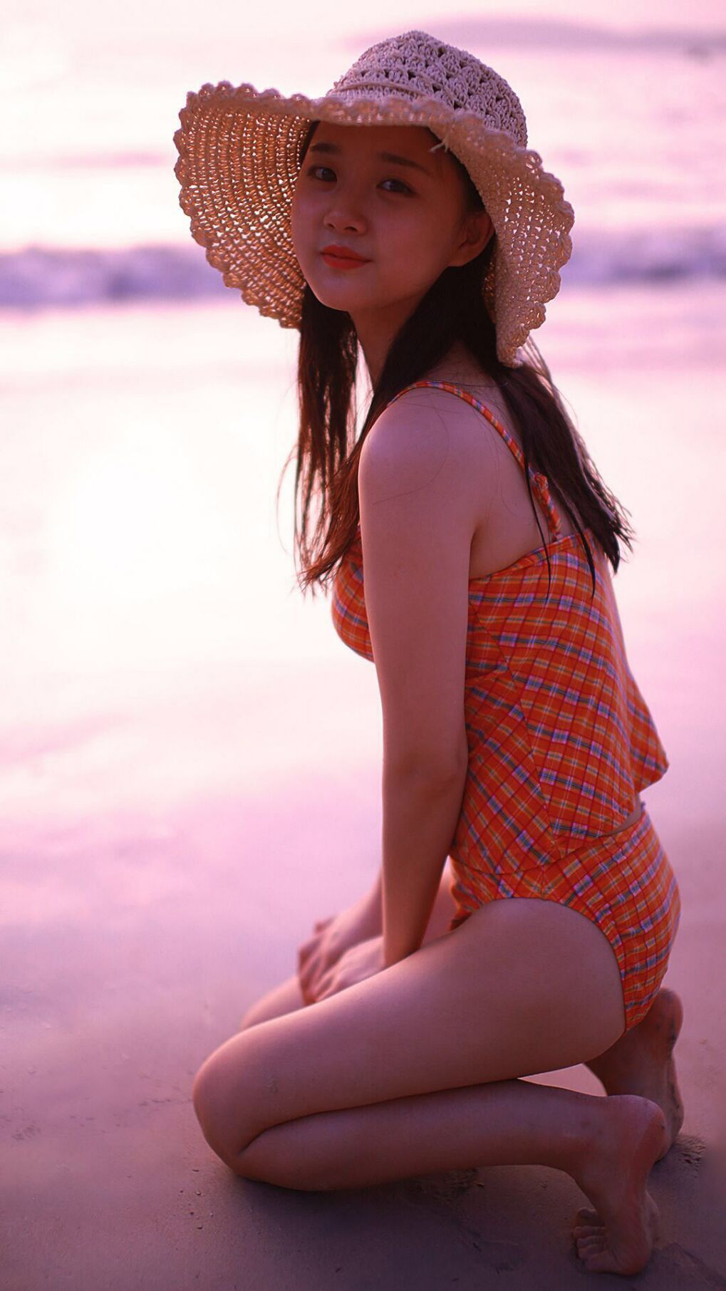 职业联赛收入结构严重依赖转播权,职业联赛工资