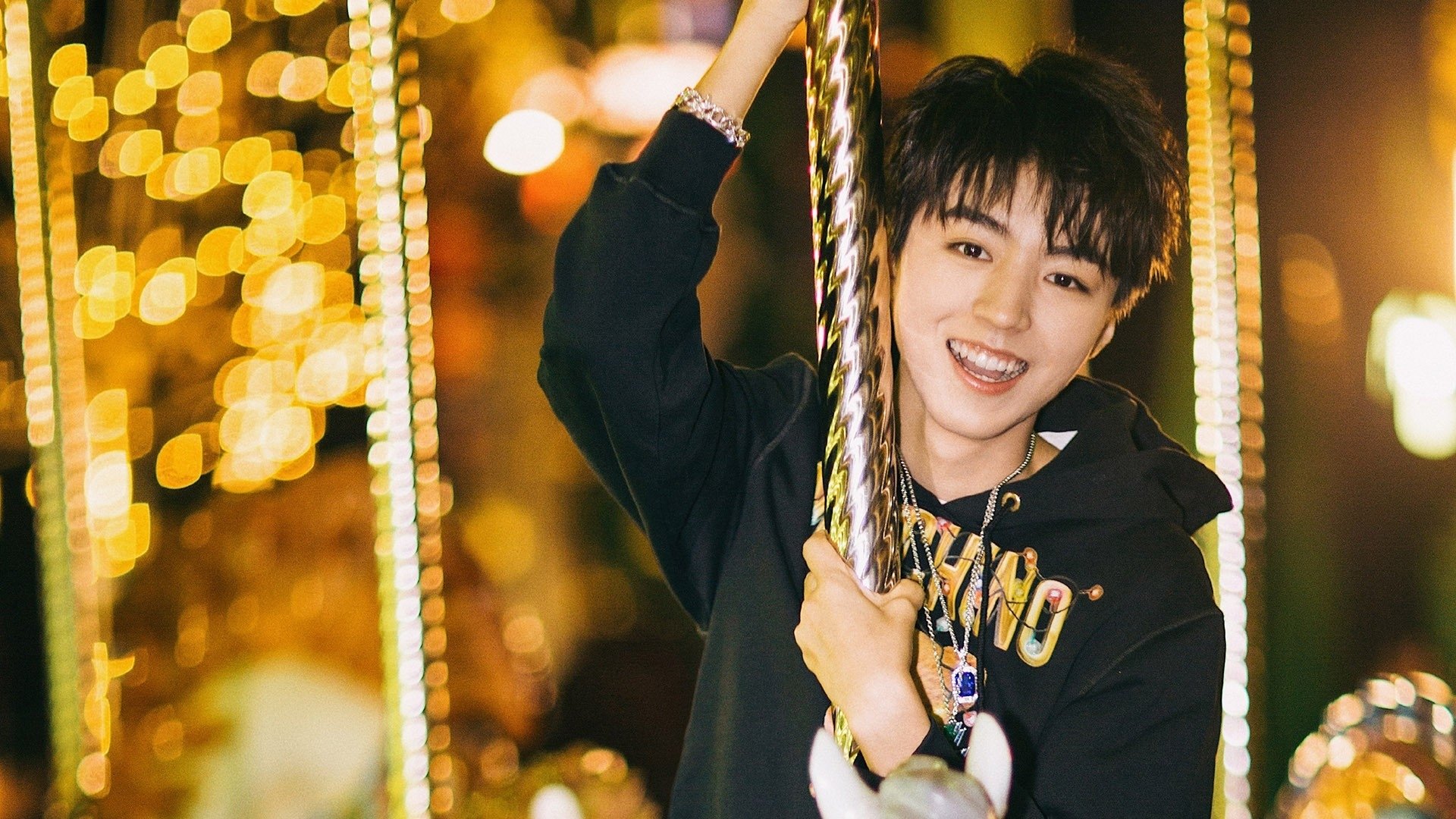 极限攀岩赛事在高原地区举行挑战升级,极限攀爬视频