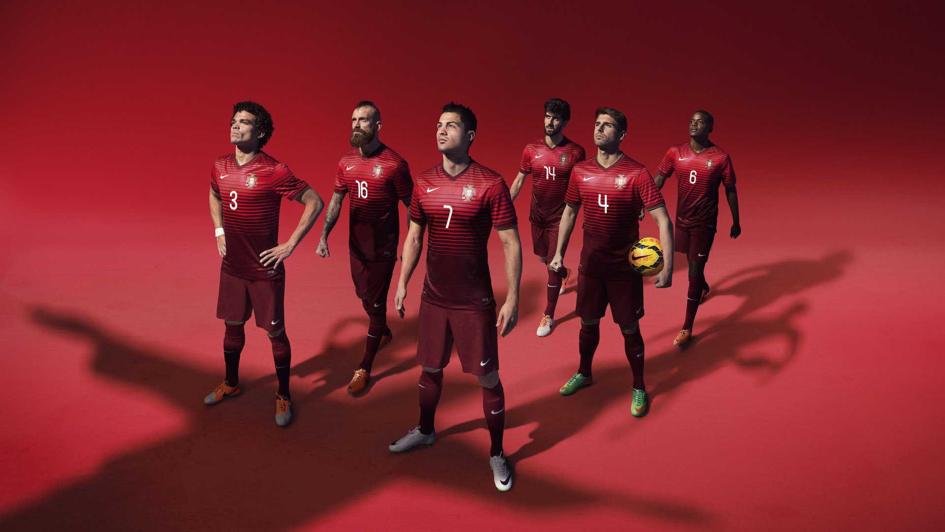 C罗帽子戏法力助球队翻盘，c罗的帽子戏法是怎么回事